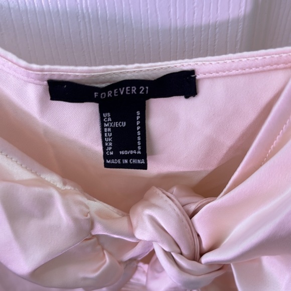 ❤️Forever 21 size small blouse- never worn and in excellent condition❤️ - Picture 6 of 6